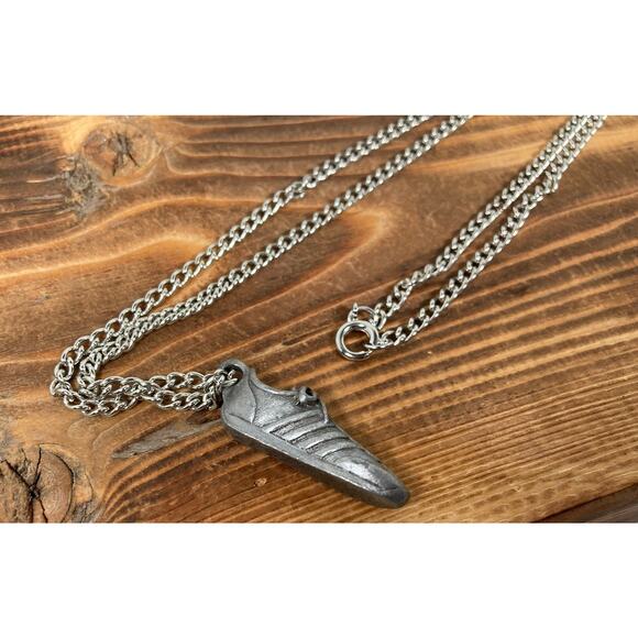 VTG Avon Pewter 1979 Fast Track Shoe Pendant Chain Necklace 20.5” - Picture 6 of 11